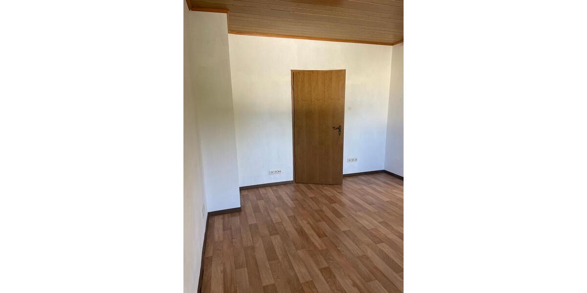 Helles WG Zimmer in Karlsruhe-Neureut in 5er Frauen-WG Nr. 3 1 zimmer