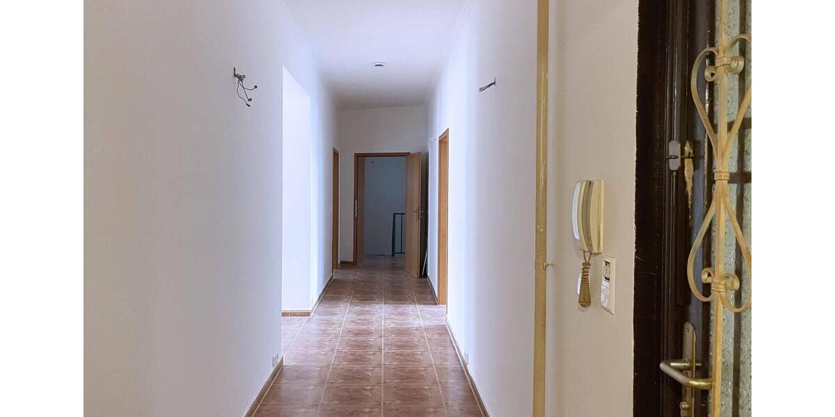 4-5 Zimmer im Maisonettestil. Ganz individuell mit 2,5 Bädern und kleiner Terrasse im 