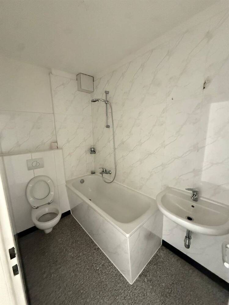 Gut geschnittene, modernisierte 3-Zimmer-Wohnung am Waller Park mit Balkon