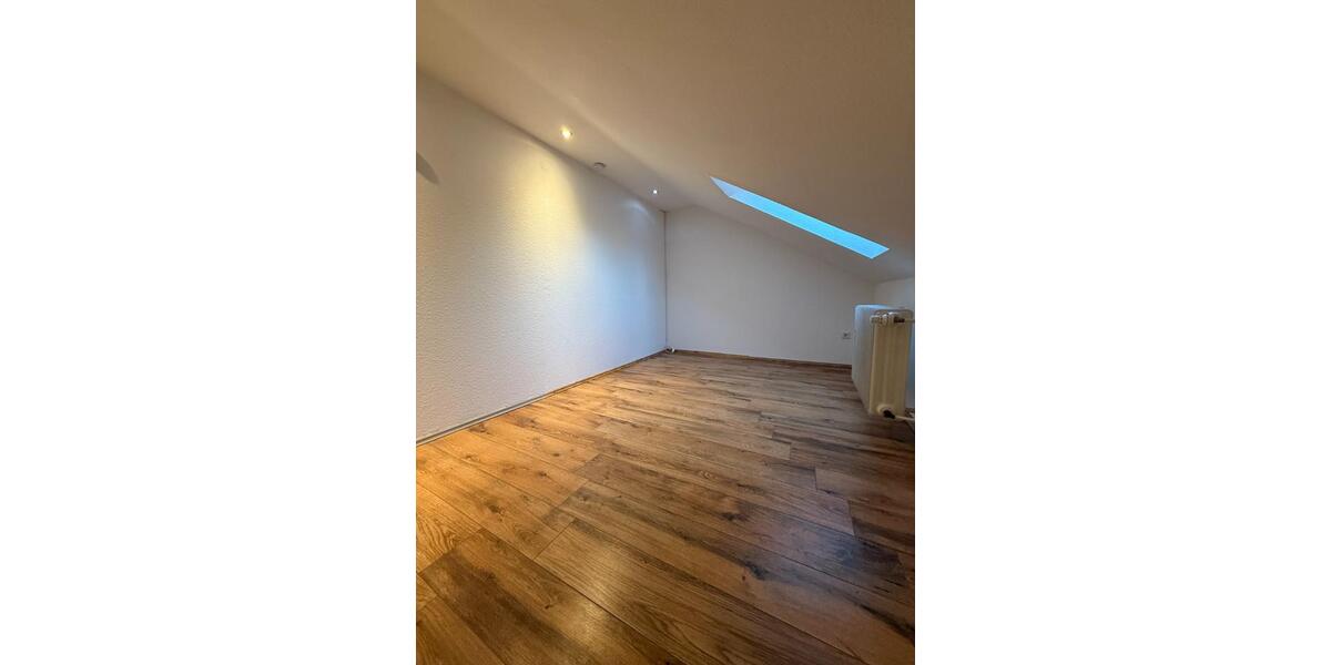 Dachgeschoßwohnung Oberhausen - 3.5 Zimmer, 80 m&sup2;, 660&euro; | Angebot:25143759