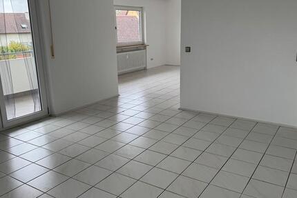Wohnung Pliezhausen - 2.5 Zimmer, 70 m&sup2;, 900&euro; | Angebot:26625823