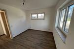 Schöne und neuwertige 2 12-Zimmer-Erdgeschoßwohnung mit EBK