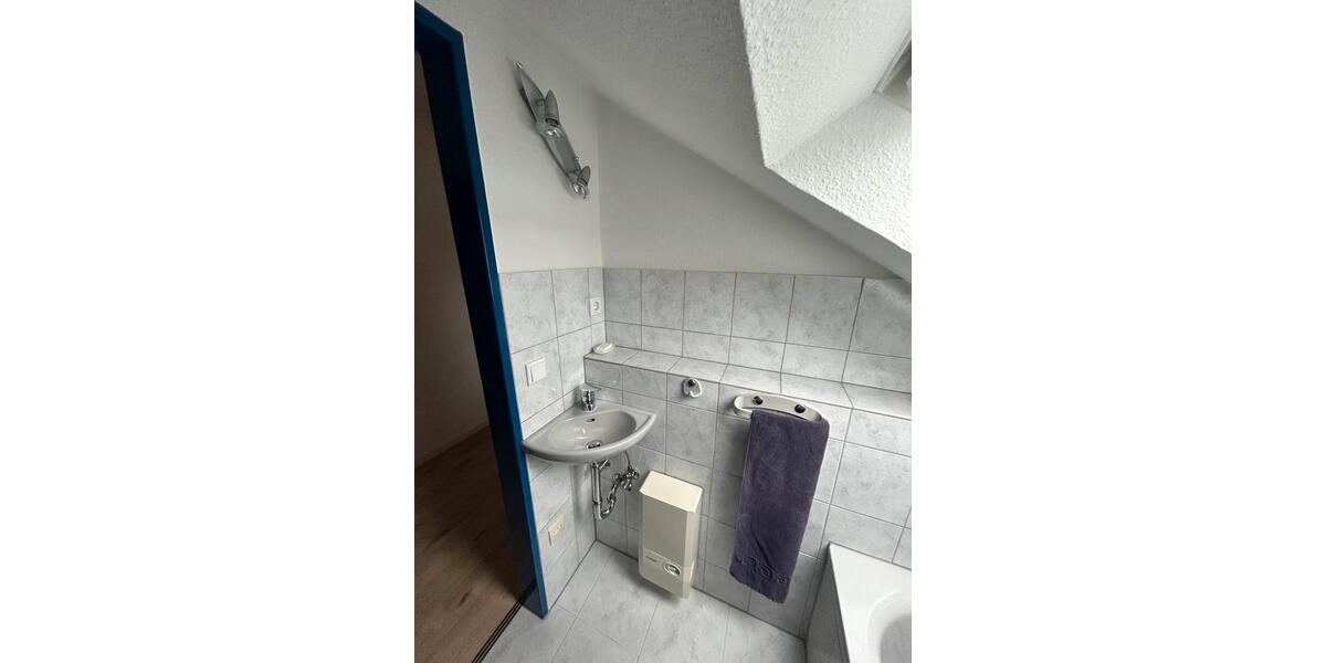 Dachgeschoßwohnung Wermelskirchen - 2 Zimmer, 35 m&sup2;, 350&euro; | Angebot:25850356