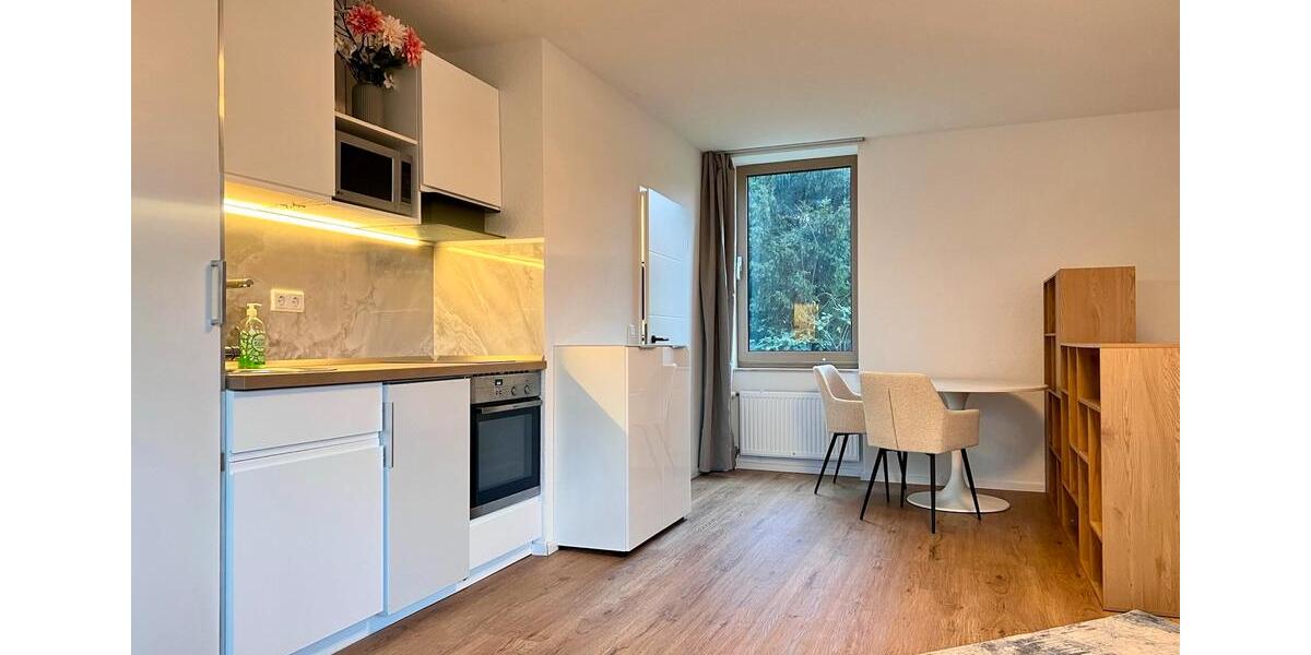 Möblierte Wohnung in TOP LAGE mit Stellplatz & Balkon! 1 zimmer
