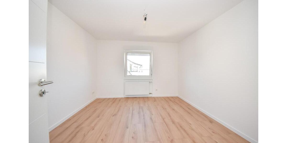 DIETZ: TOP TOP moderne 4-Zi. Wohnung - 1. Obergeschoss im 2-Familienhaus! 12 Garage + 2 PKW-Außenplätze 4 zimmer