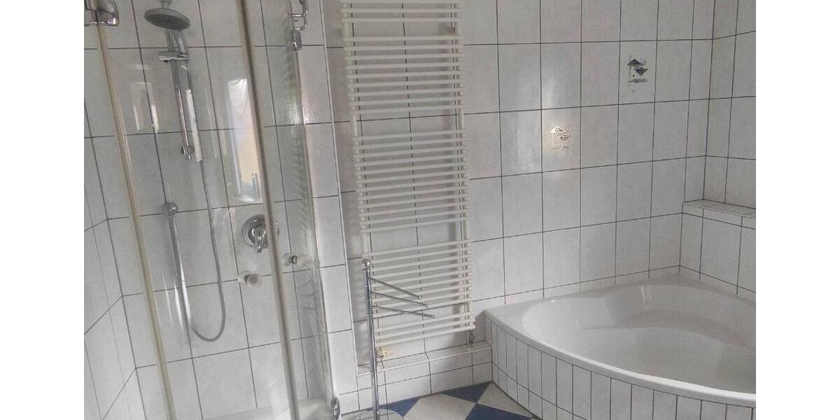 Etagenwohnung Traunreut St. Georgen - 4 Zimmer, 124 m&sup2;, 1.500&euro; | Angebot:26051561