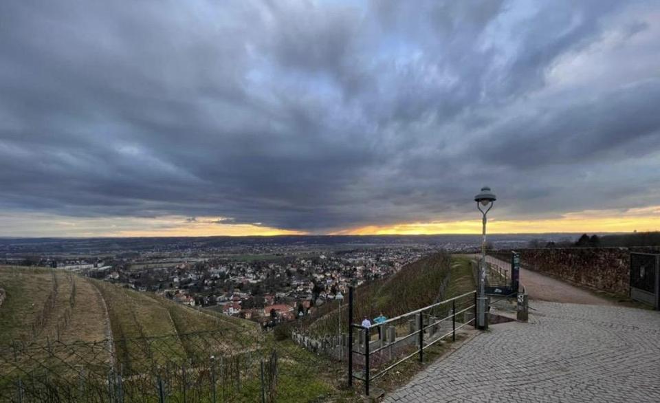 Wohnen auf Zeit Radebeul - 2 Zimmer, 52 m&sup2;, 1.300&euro; | Angebot:25633472