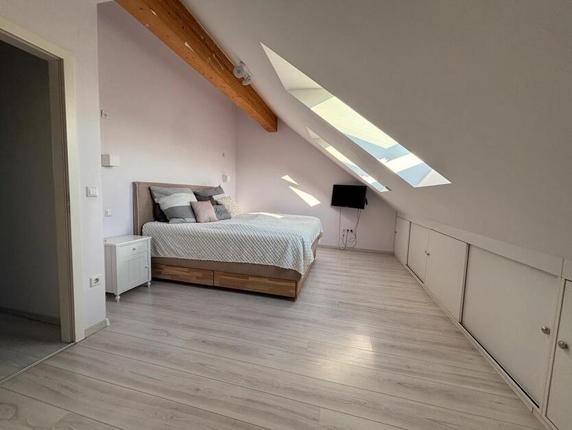 Maisonette-Wohnung mit Balkon, Duplex Stellplatz