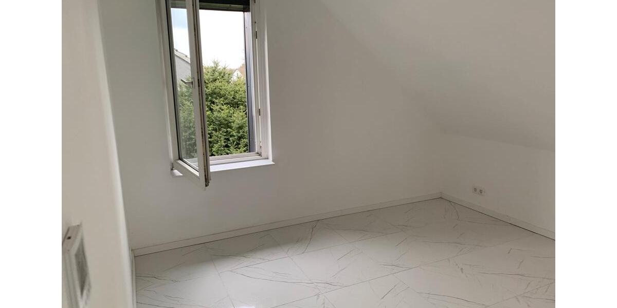 Dachgeschoßwohnung Mülheim an der Ruhr Rechtsruhr-Nord - 4 Zimmer, 85 m&sup2;, 600&euro; | Angebot:26657634
