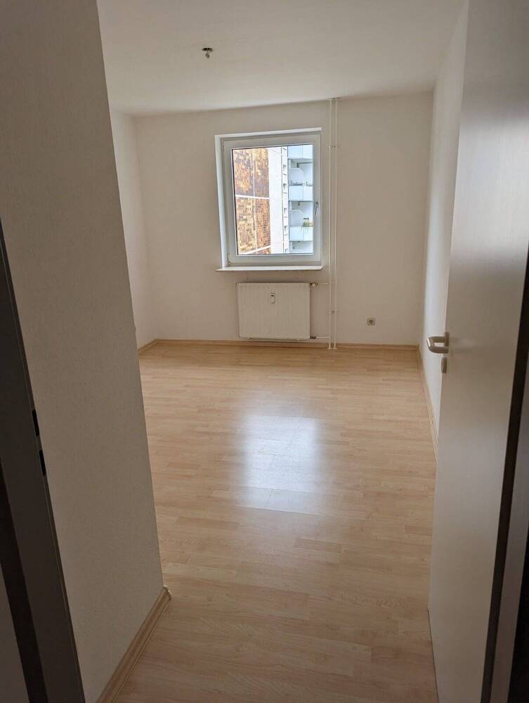 3 Zimmer Wohnung, 3. OG mit Aufzug - Tiefgarage - Balkon - Gäste WC