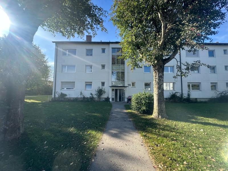 2. OG 3 Zimmer mit Balkon ab sofort zimmer