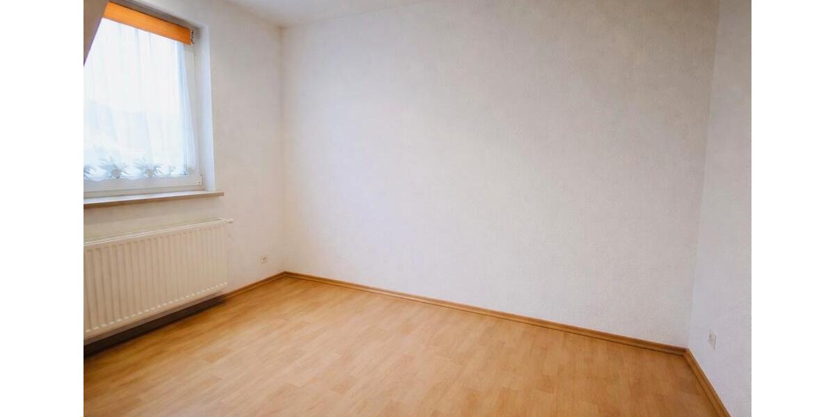 Dachgeschoßwohnung Crimmitschau - 3 Zimmer, 64 m&sup2;, 390&euro; | Angebot:24727232