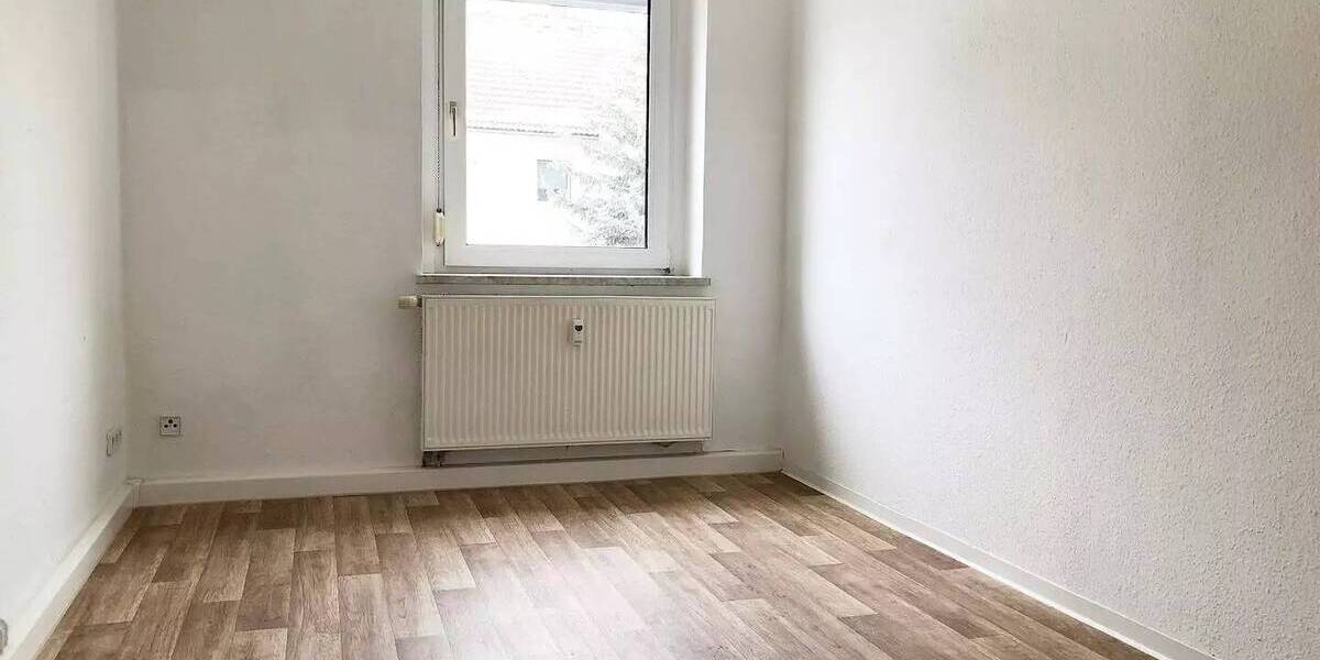 Etagenwohnung Riesa Pausitzer Delle - 4 Zimmer, 76 m&sup2;, 449&euro; | Angebot:26418868