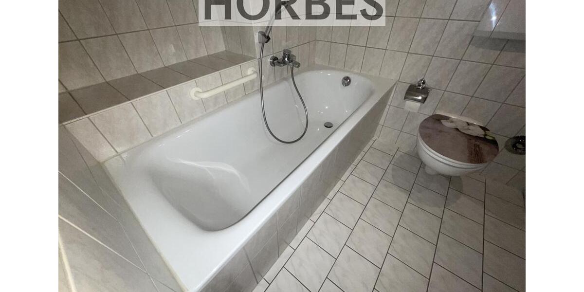 Dachgeschoßwohnung Meerane - 2 Zimmer, 56 m&sup2;, 300&euro; | Angebot:23039470