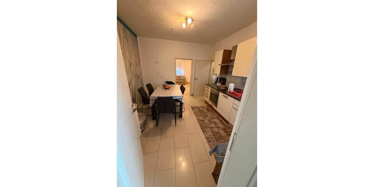Etagenwohnung Ludwigshafen am Rhein - 3 Zimmer, 95 m&sup2;, 1.300&euro; | Angebot:26562644