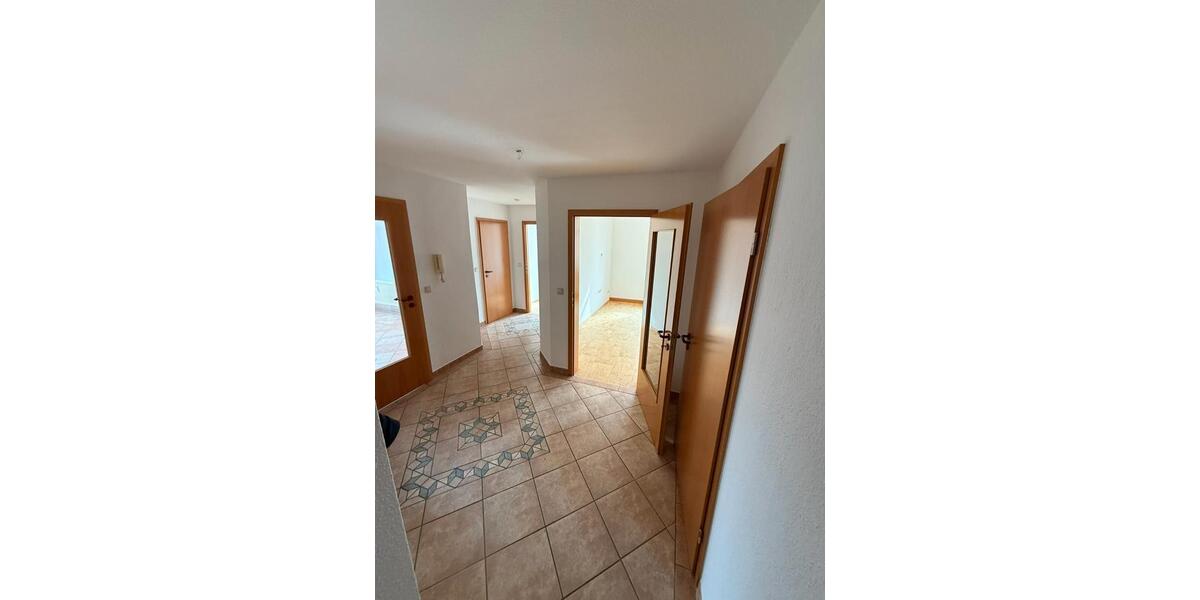 Dachgeschoßwohnung Limbach-Oberfrohna Oberfrohna - 4 Zimmer, 80 m&sup2;, 400&euro; | Angebot:26181505