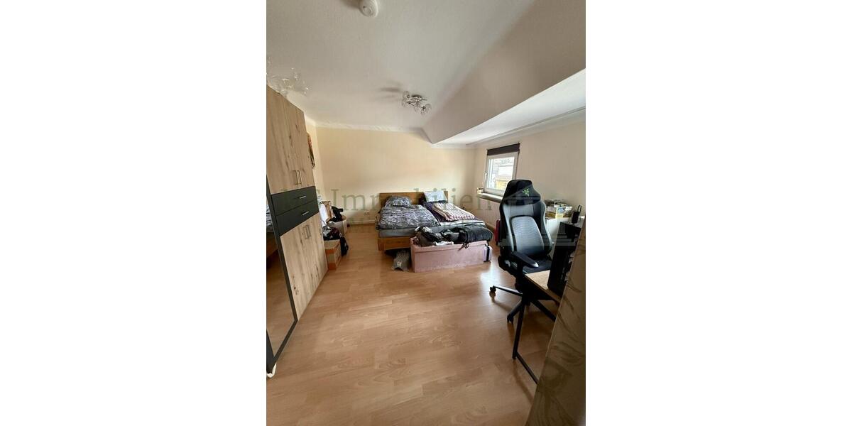 Dachgeschoßwohnung Bensheim - 3 Zimmer, 92 m&sup2;, 1.100&euro; | Angebot:24978435