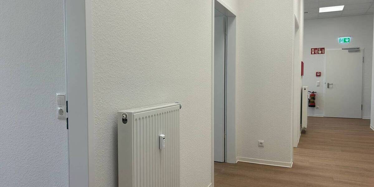 Gewerbeobjekt Lindlar - 4 Zimmer, 73 m&sup2;, 915&euro; | Angebot:26170315