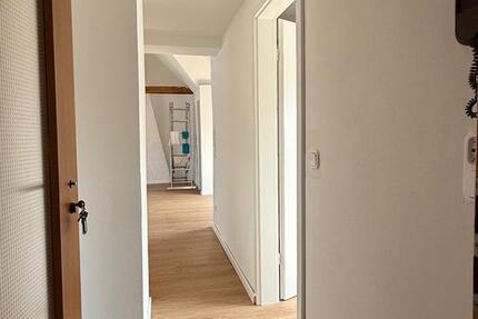 Renovierte, helle Dachgeschosswohnung zu vermieten 2 zimmer