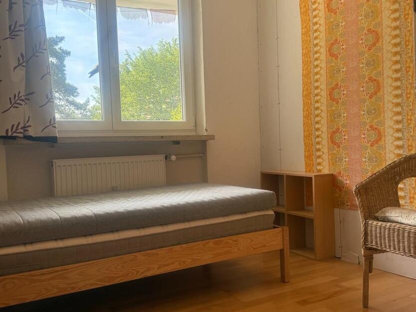 Möbl. WG-Zimmer für Teilzeit-Münchner:innen (ab 35, Gen XY) zimmer