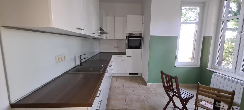 Ruhig gelegene 3-Zimmer-Wohnung mit Wintergarten auf großem Grundstück am Friedensberg