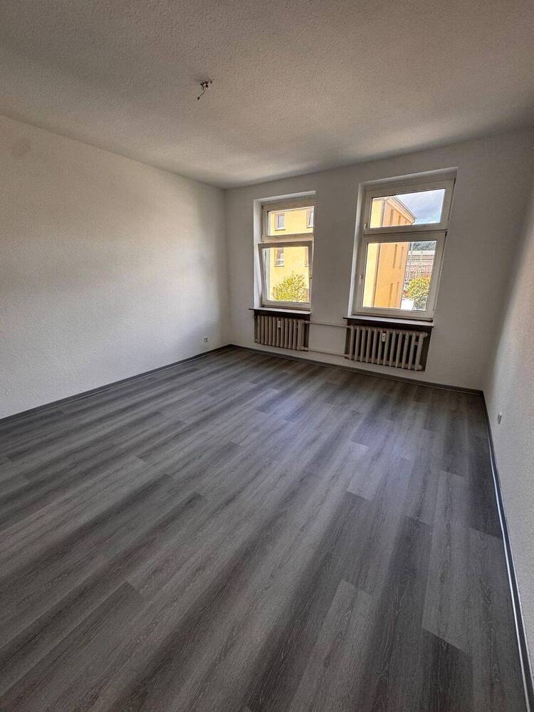 *NEU* RENOVIERTE 3 Zimmer Wohnung 2.OG Rechts in Am Hauptbahnhof