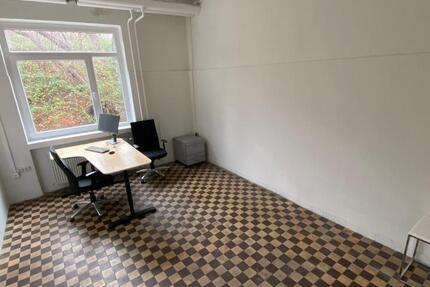 Ein Zimmer als Atelier Werkstatt oder Büro