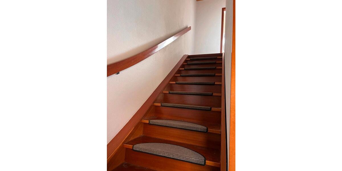 Einfamilienhaus Ihringen - 8 Zimmer, 214 m&sup2;, 1.900&euro; | Angebot:26051482