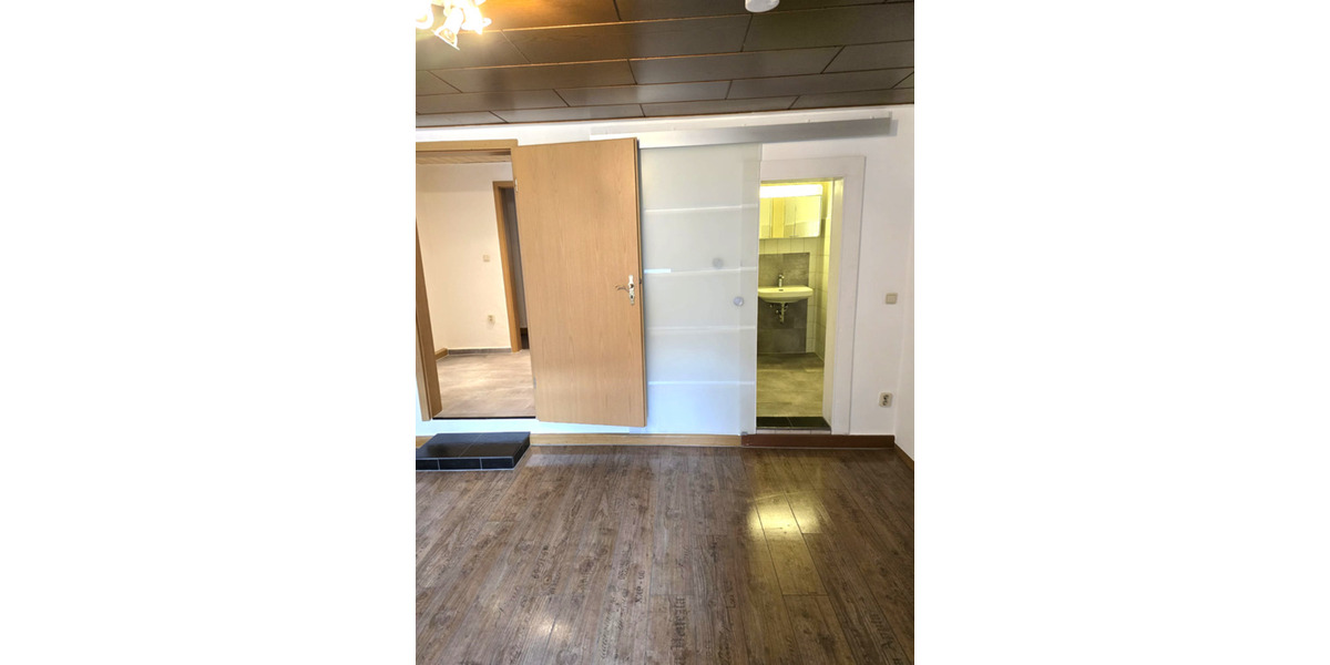 Erdgeschoßwohnung Eisenberg - 2 Zimmer, 38 m&sup2;, 290&euro; | Angebot:26374843
