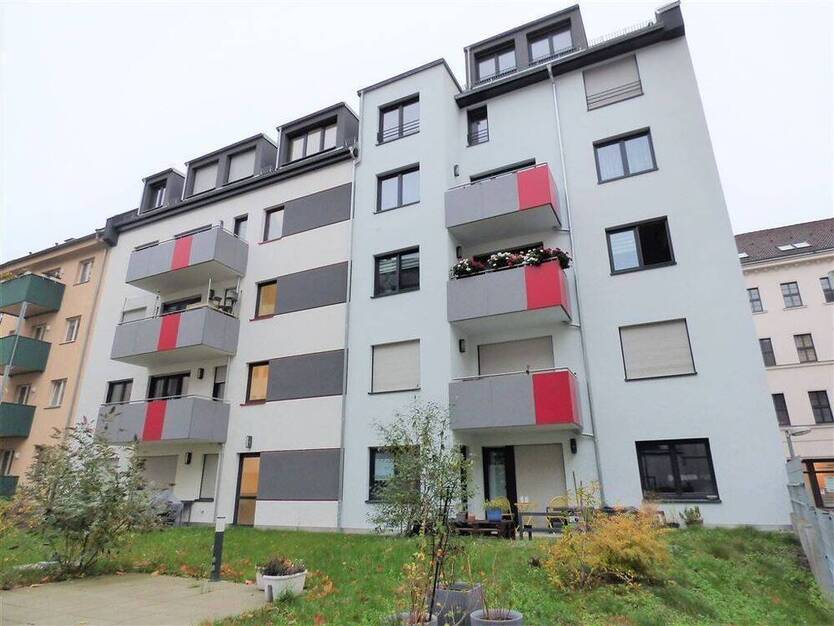 Zentrum-Südost! Wunderschöne 2 Zi. Whg., Parkett, Loggia!