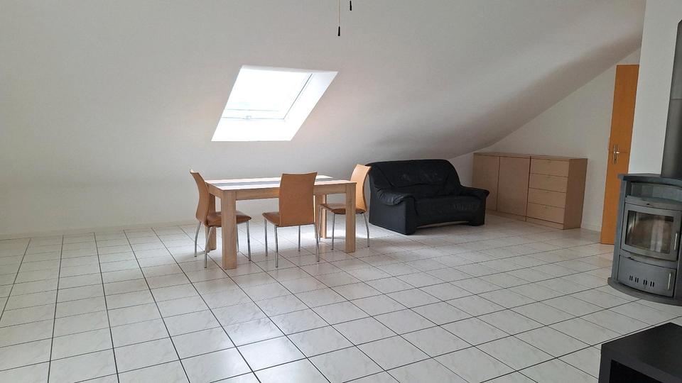 Dachgeschoßwohnung Jagsthausen - 3 Zimmer, 90 m&sup2;, 1.100&euro; | Angebot:23886728