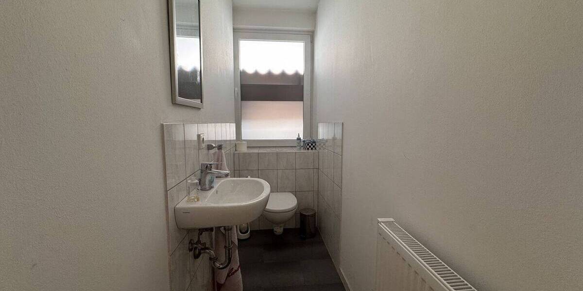 Gewerbeobjekt Kirchhain - 7 Zimmer, 341 m&sup2;, 3.000&euro; | Angebot:26092897