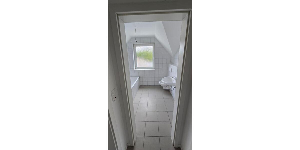 Dachgeschoßwohnung Hillesheim - 4 Zimmer, 97 m&sup2;, 850&euro; | Angebot:26478452