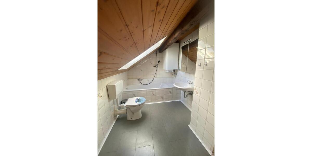 Dachgeschoßwohnung Deggendorf - 2 Zimmer, 48 m&sup2;, 360&euro; | Angebot:24660481