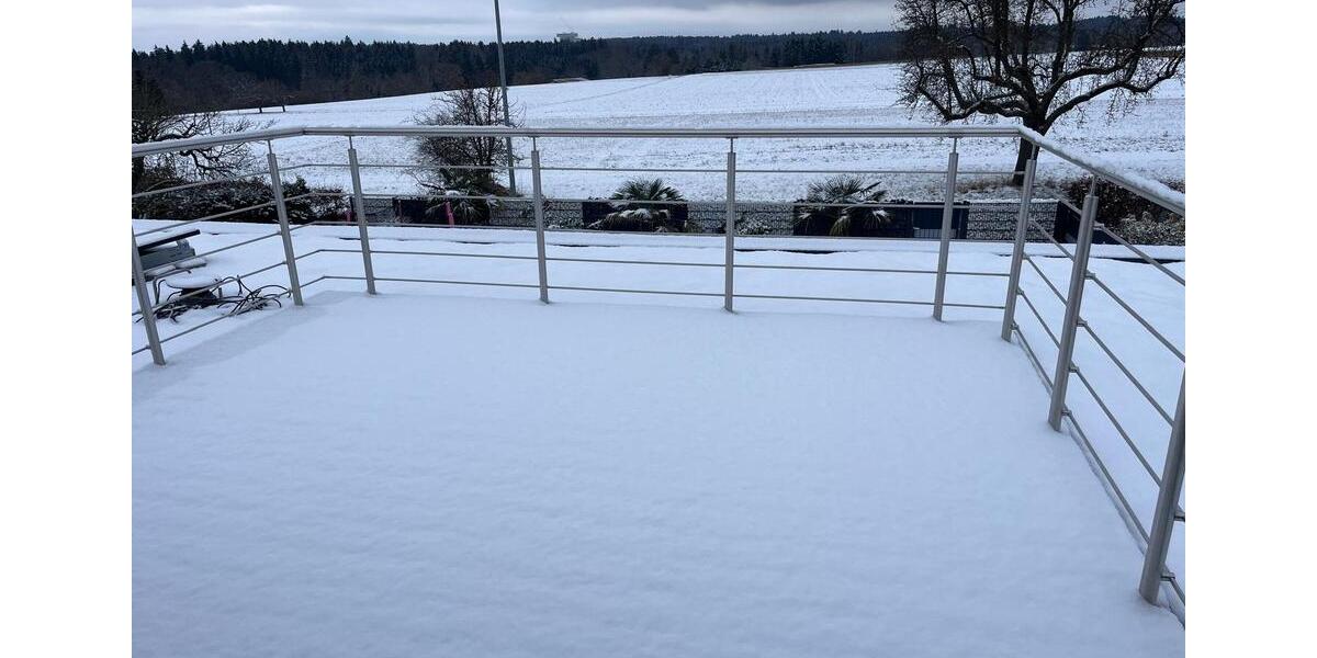 Rutesheim-Heuweg: 2-Zi-DG-Wohnung, gr. Terrasse, renoviert 2 zimmer