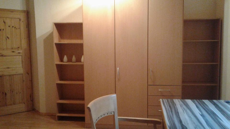 Wohnen auf Zeit Ettringen - 1 Zimmer, 12 m&sup2;, 300&euro; | Angebot:23536950