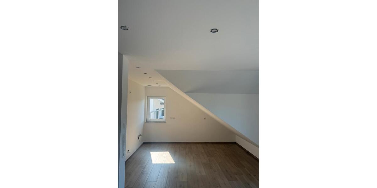 Dachgeschoßwohnung Breuberg - 4 Zimmer, 114 m&sup2;, 1.200&euro; | Angebot:26577804