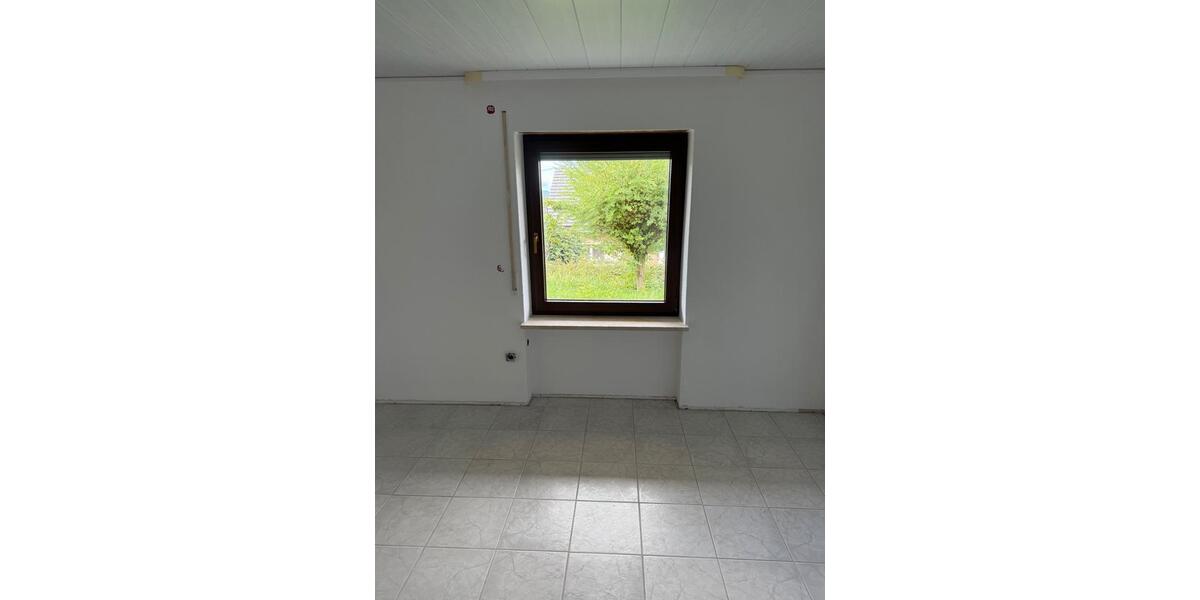 Frischrenovierte 3-Zimmer Wohnung mit großzügigem Garten 3 zimmer