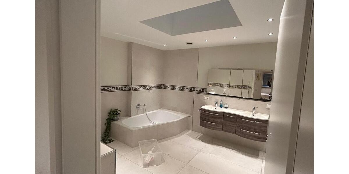 Einfamilienhaus Oberursel (Taunus) - 7 Zimmer, 375 m&sup2;, 3.950&euro; | Angebot:25098040