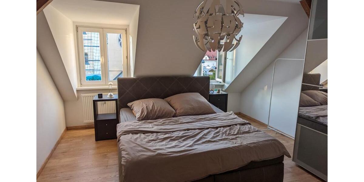 Dachgeschoßwohnung Weiden in der Oberpfalz - 2 Zimmer, 97 m&sup2;, 850&euro; | Angebot:26534481