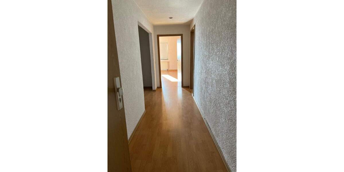 Etagenwohnung Pegau - 3 Zimmer, 115 m&sup2;, 695&euro; | Angebot:25736873