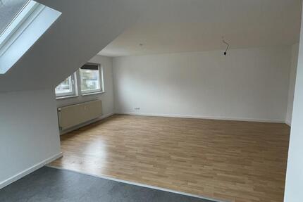 Helle 2ZKB Dachgeschosswohnung in ruhiger Wohnlage von Finthen 2 zimmer