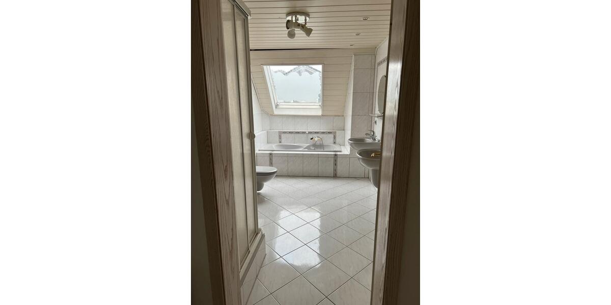 Dachgeschoßwohnung Ranstadt - 3 Zimmer, 100 m&sup2;, 800&euro; | Angebot:26285055