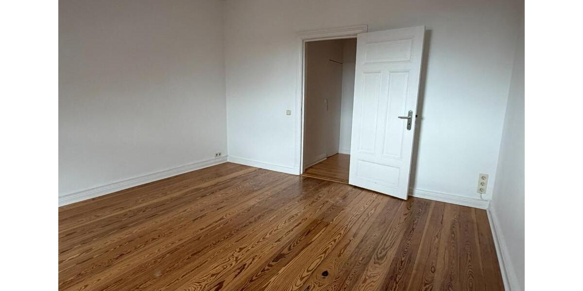 Dachgeschoßwohnung Kiel - 4 Zimmer, 127 m&sup2;, 1.490&euro; | Angebot:26625648