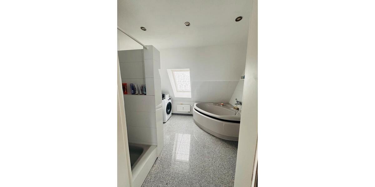 Einfamilienhaus Engelsbrand - 1 Zimmer, 90 m&sup2;, 900&euro; | Angebot:26490483