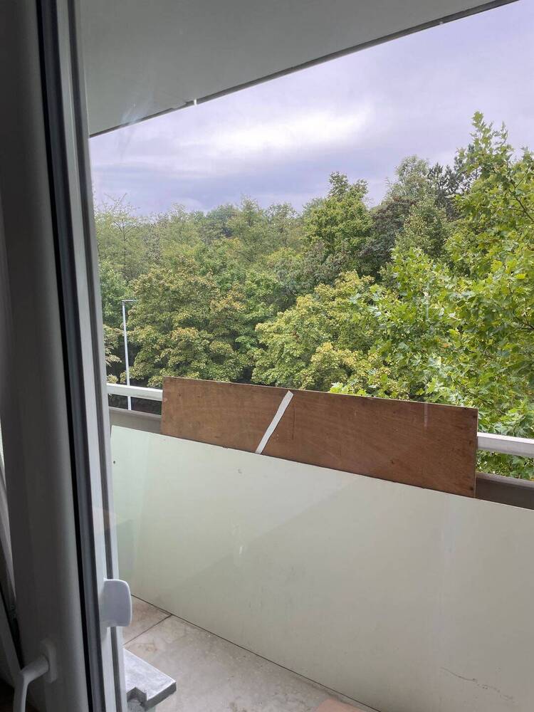 Komplett Renovierte 3 12 Zimmer Wohnung