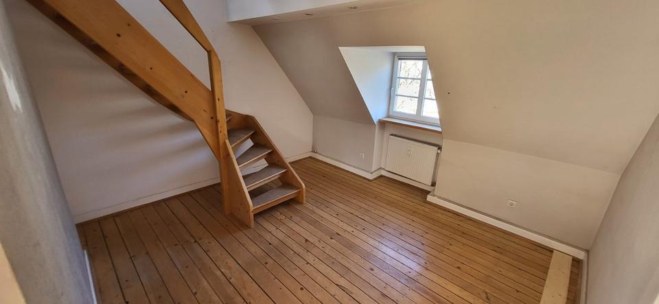 Dachgeschoßwohnung Mönchengladbach - 4 Zimmer, 95 m&sup2;, 805&euro; | Angebot:25350804