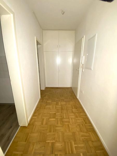 1-Zimmer-Wohnung mit Aufzug und neuem Duschbad direkt an der Oper zimmer