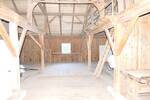 Geräumiges Bauernhaus mit Stall und Tenne; Anfragen bitte per email!