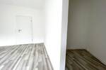 Modern geschnittene 3-Raum-Wohnung mit verglastem Balkon